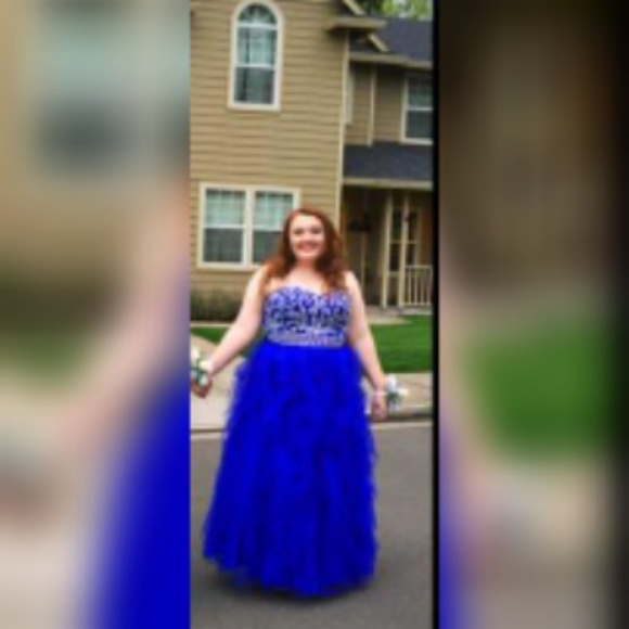 Beautiful prom dress - Picture 2 of 4